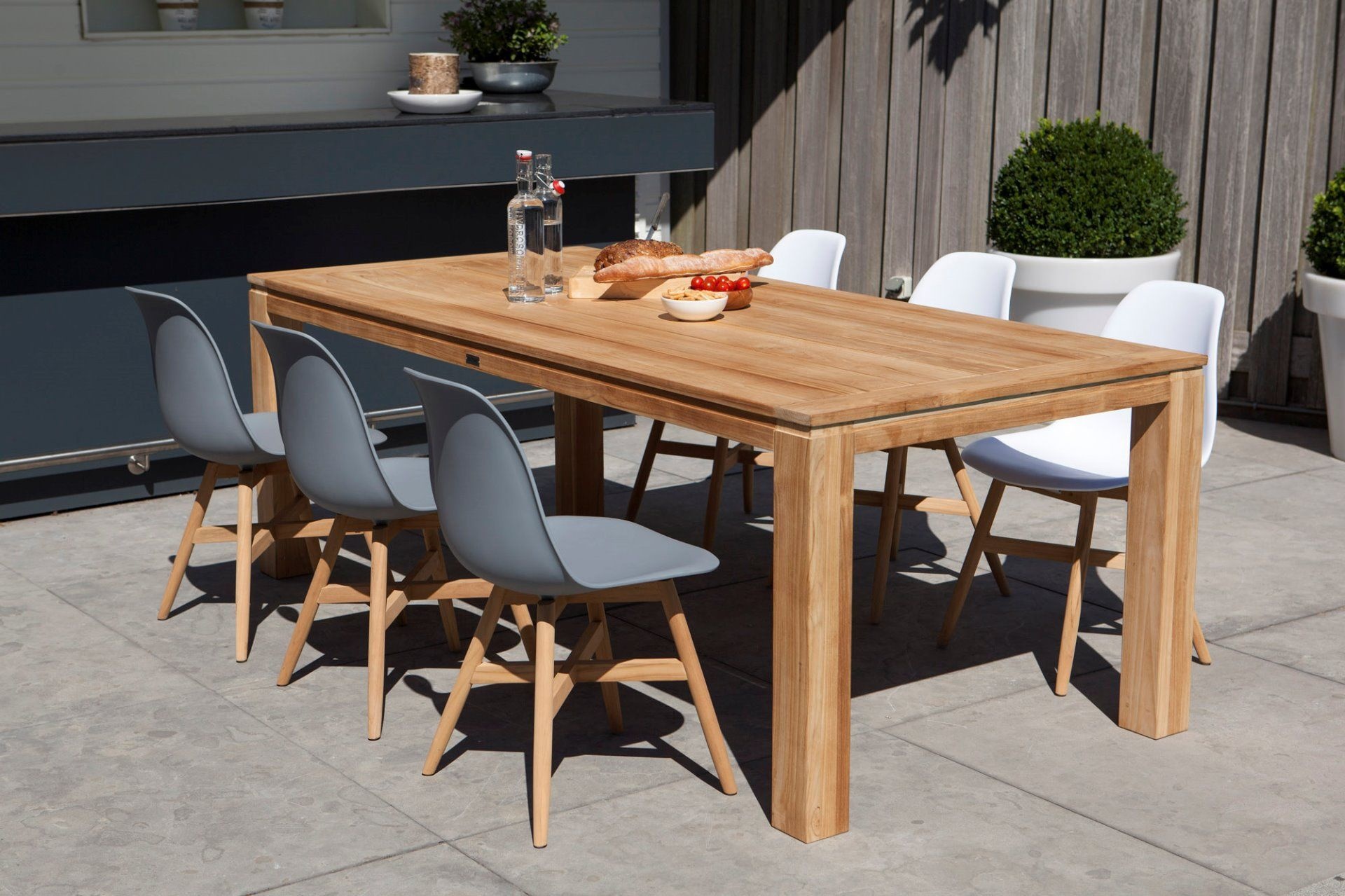 Lotus dining chair without arm, black durable PP seat with teak FSC100% legs