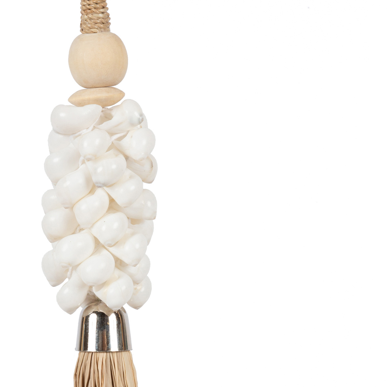 De White Shell en Raffia Hangdecoratie