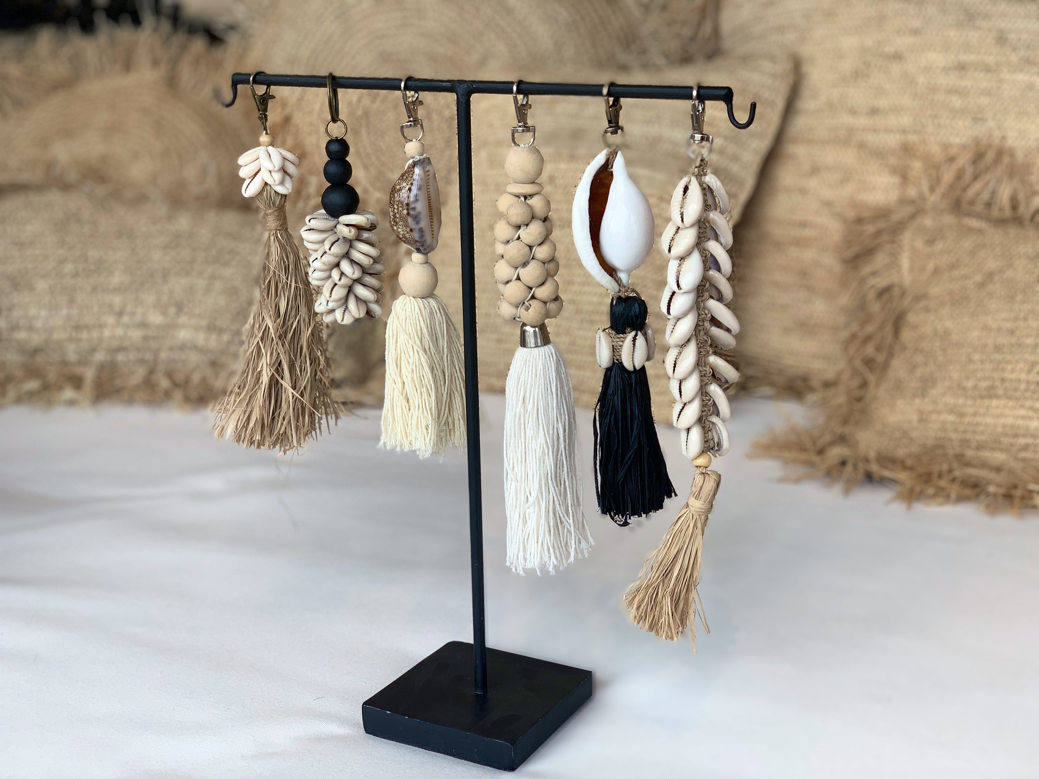 De Raffia Cowrie Shell Sleutelhanger