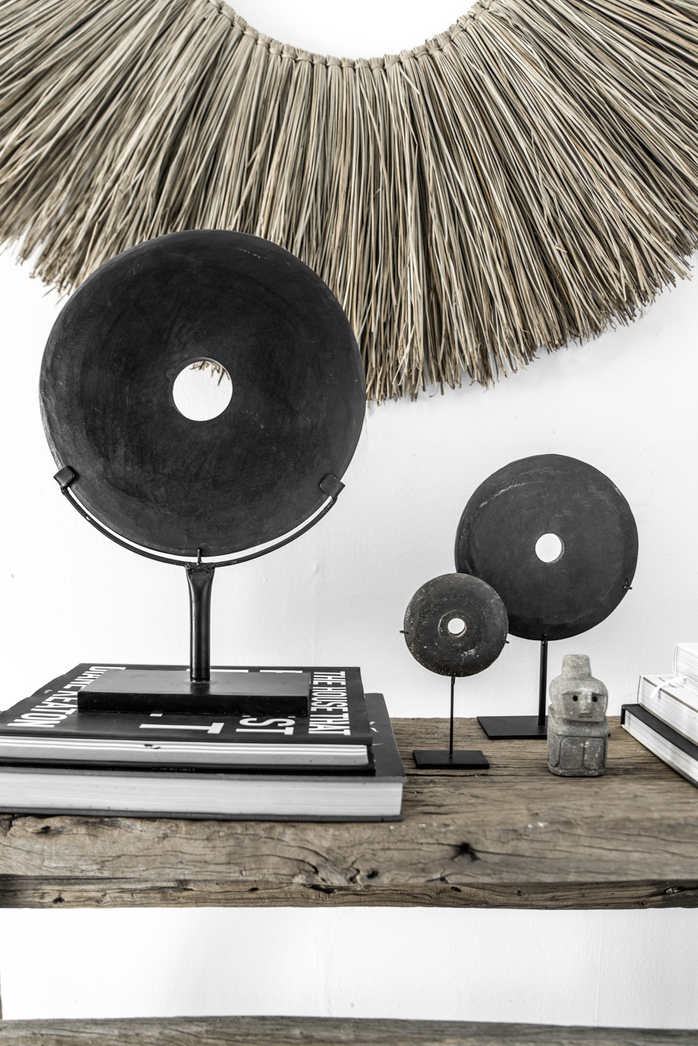 De Black River Stone op Stand - M