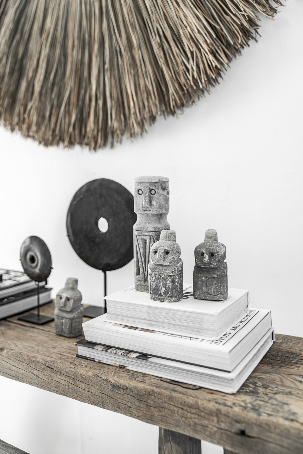 De Black River Stone op Stand - M