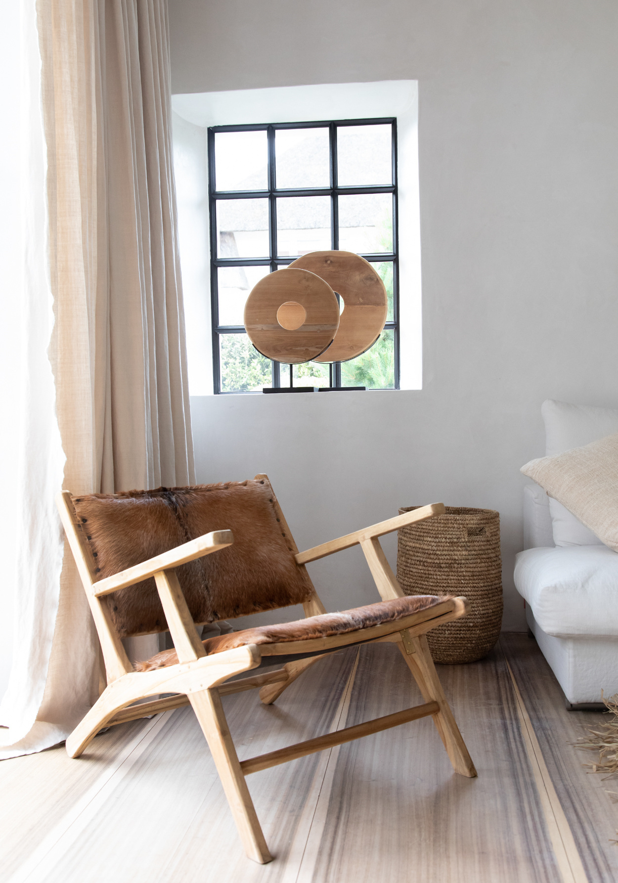 De Teak Disc op Stand - M