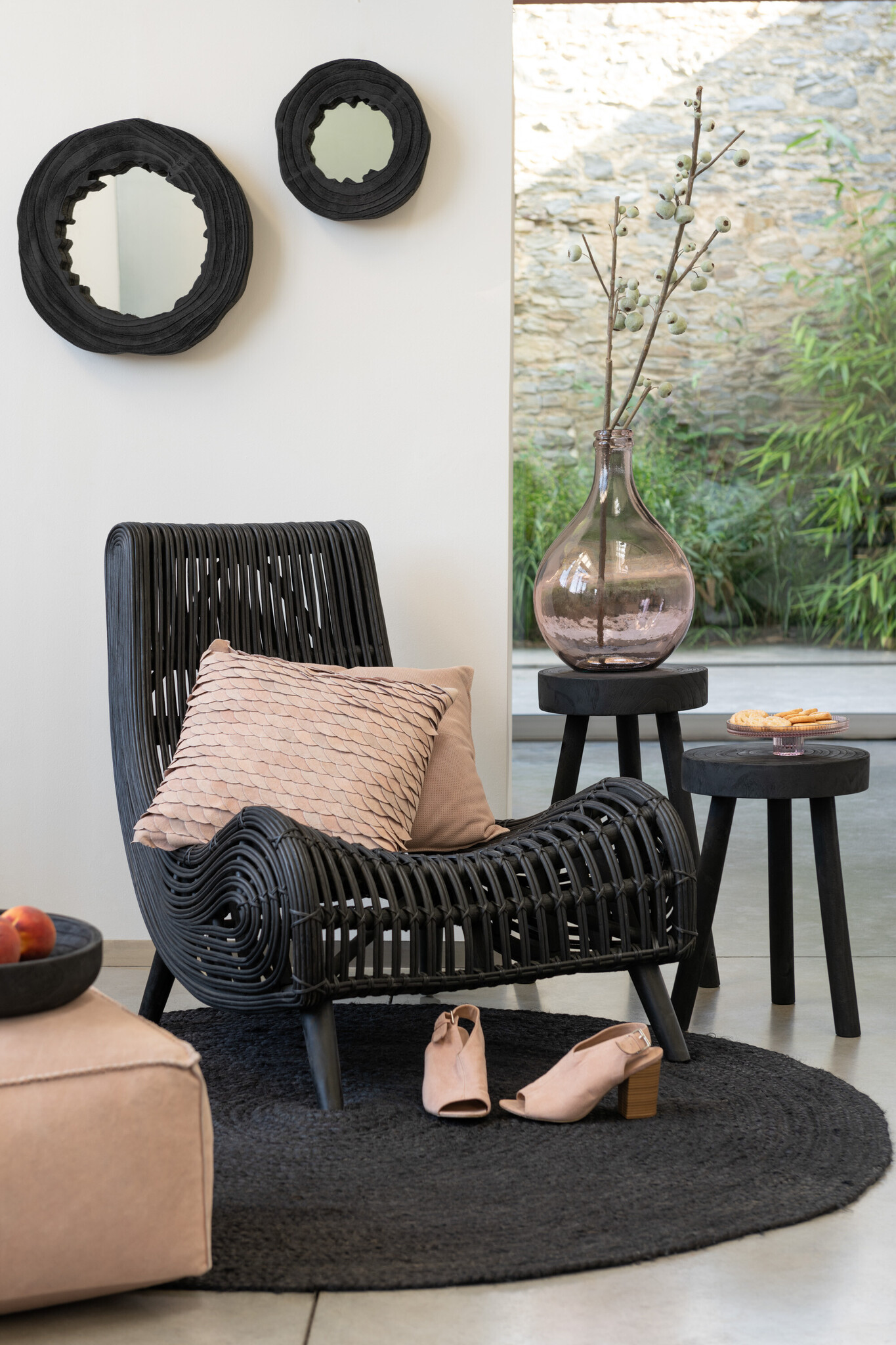 LYING CHAIR RATTAN BLACK