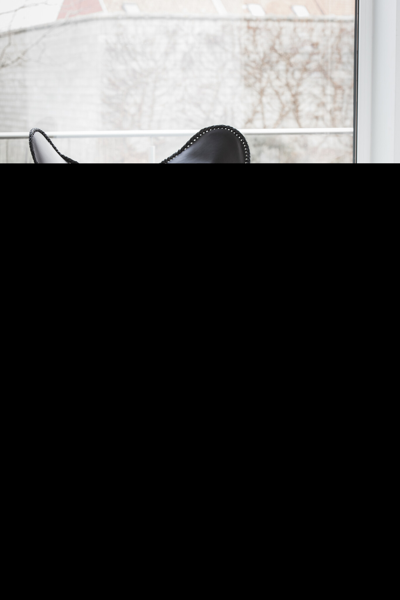 LOUNGE CHAIR LEATH/MET BLACK