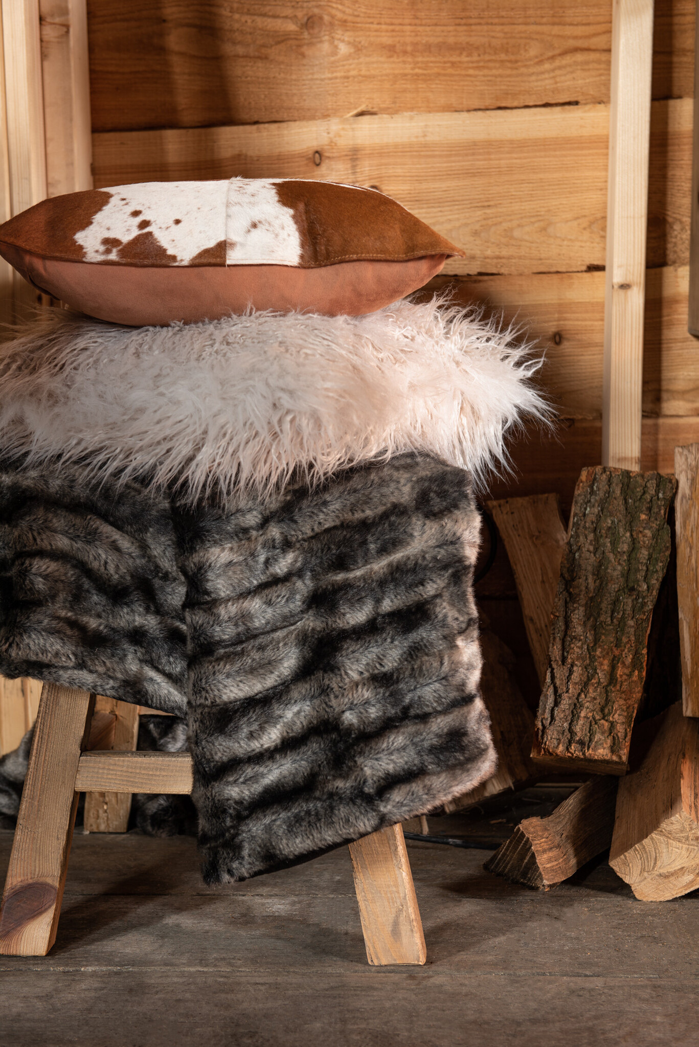 STOOL SQUARE WOOD BROWN