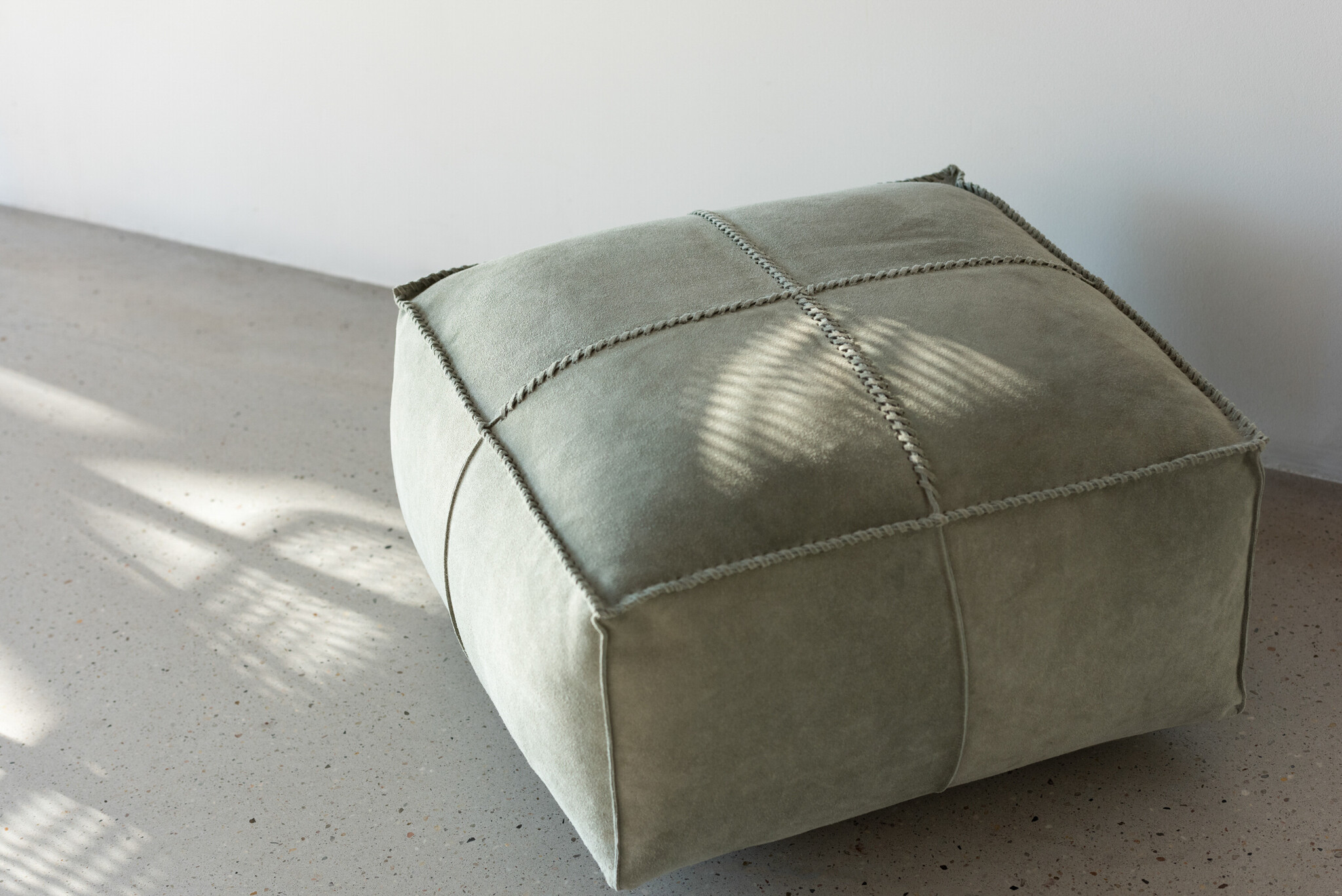 POUF CROSS LOW LEATHER GREEN