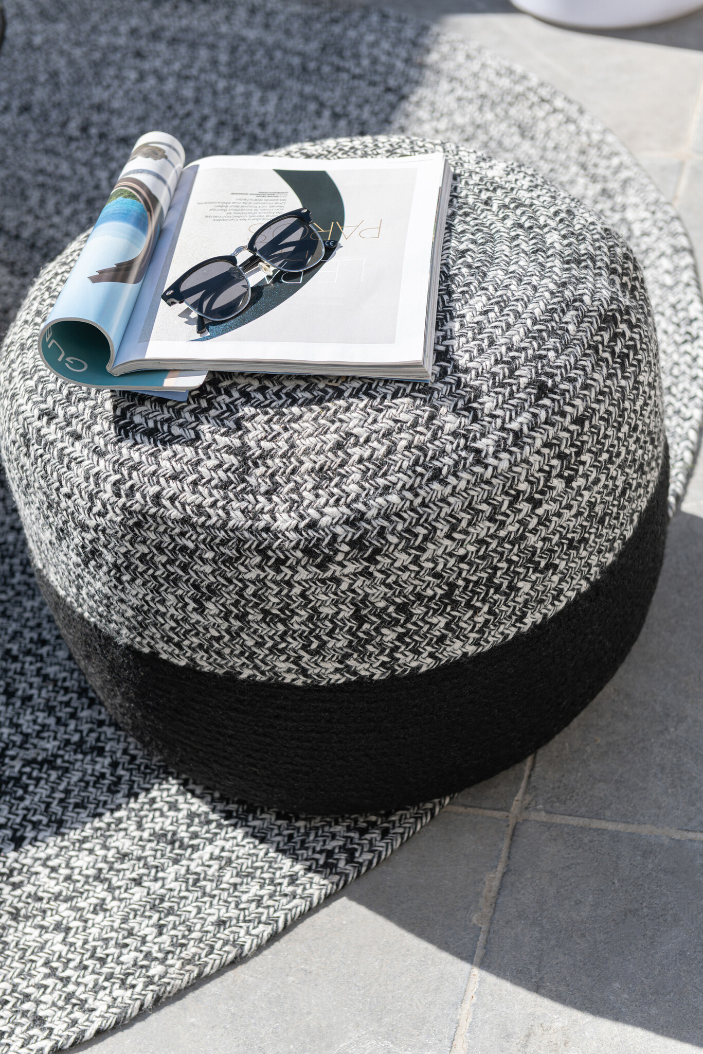 POUF MIAMI STRIP OUT POL BLK/W
