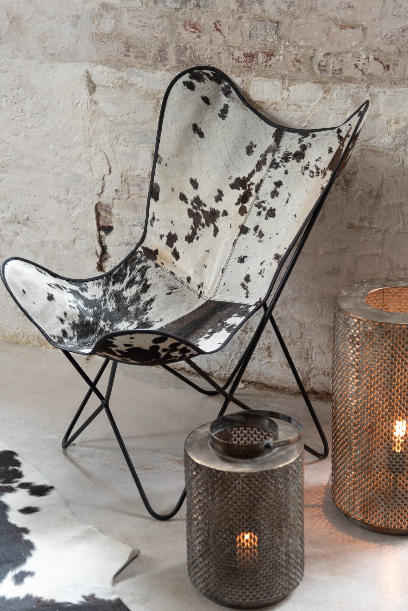 LOUNGE STOEL KOE/MET WH/BL