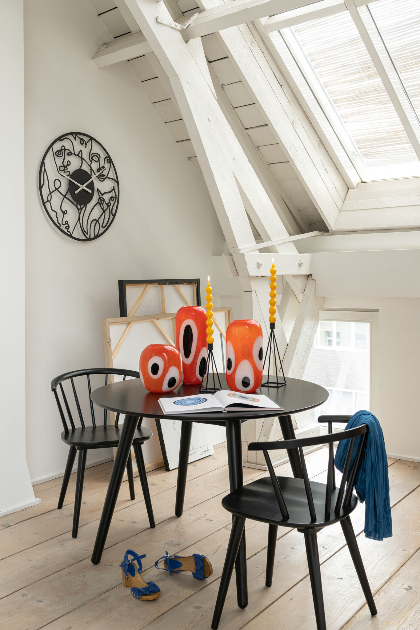 TAFEL VINTAGE ROND HOUT ZWART