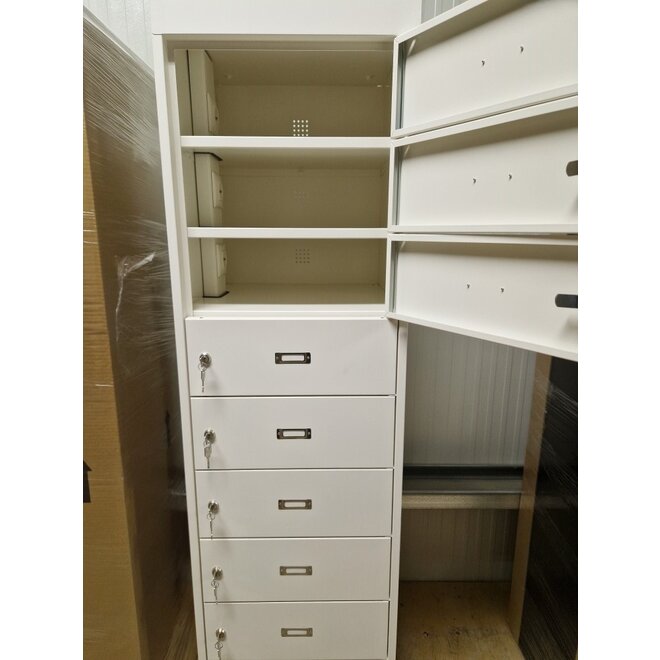 Laptopkast / Notebookkast Met 220 Volt Laadstation ADPK.180x47x50 cm