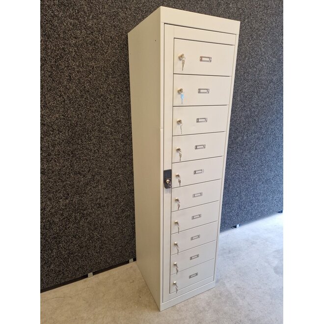 Lockerkast met 10 kluisjes en centrale deur