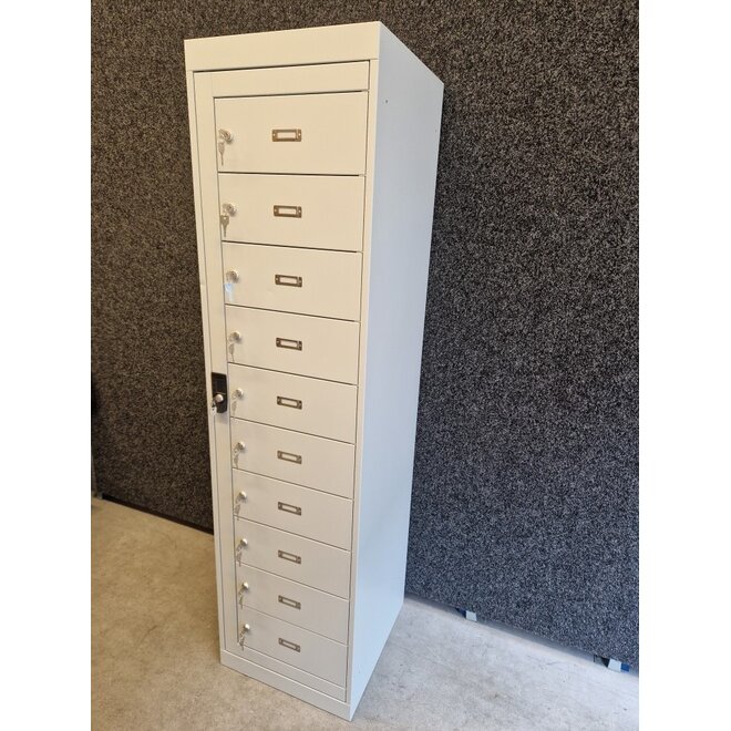 Lockerkast met 10 kluisjes en centrale deur