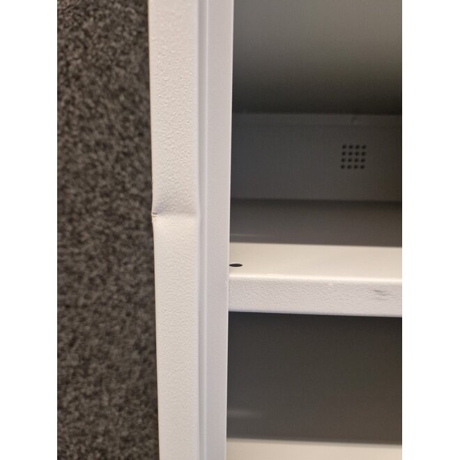 Lockerkast met 10 kluisjes en centrale deur