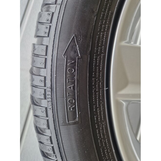 Set winterbanden plus lichtmetalen velgen met Dunlop maat 225/50R17