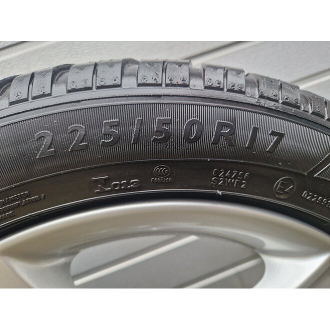 Set winterbanden plus lichtmetalen velgen met Dunlop maat 225/50R17