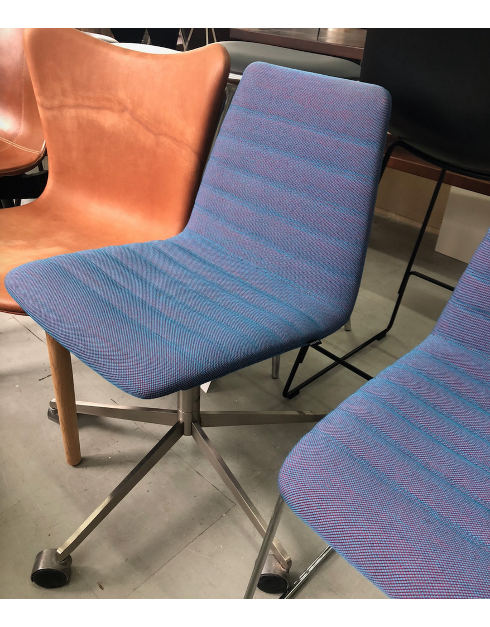 SPINAL CHAIR 44 BLUE WITH SWIVEL BASE ON CASTORS