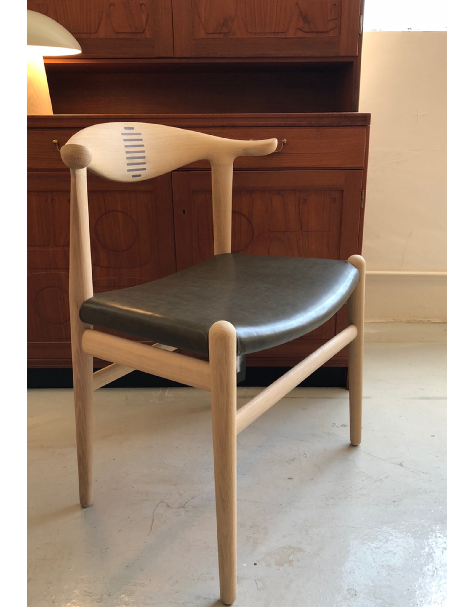 (SHOWROOM ITEM) PP505 COW HORN CHAIR