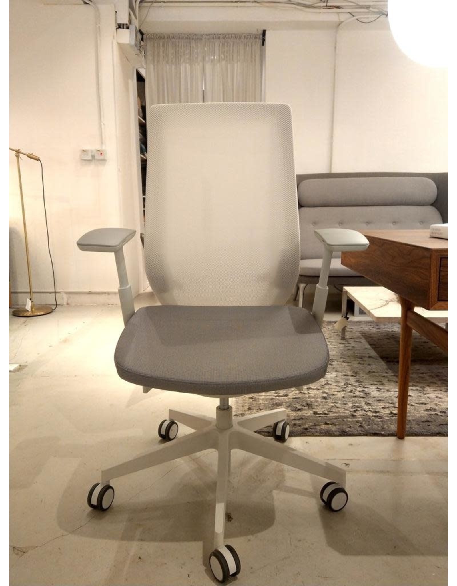 (SHOWROOM ITEM) PROFIM ACCISPRO 150SFL CHAIR