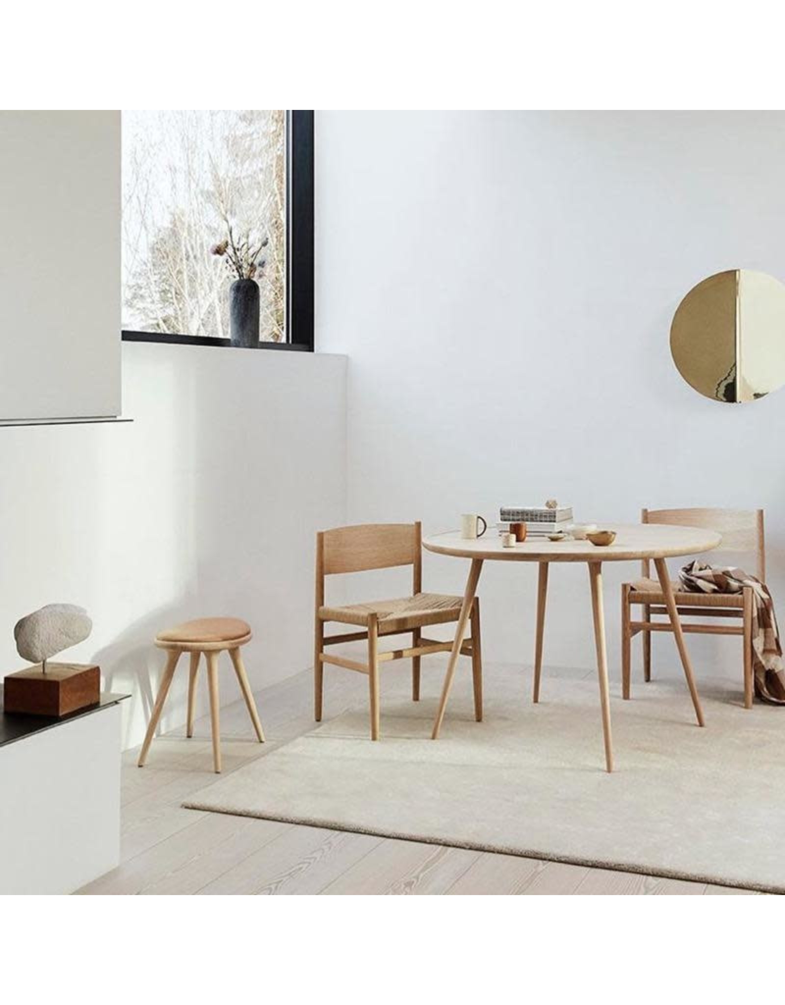 ACCENT DINING TABLE IN MATT LACQUERED OAK WOOD