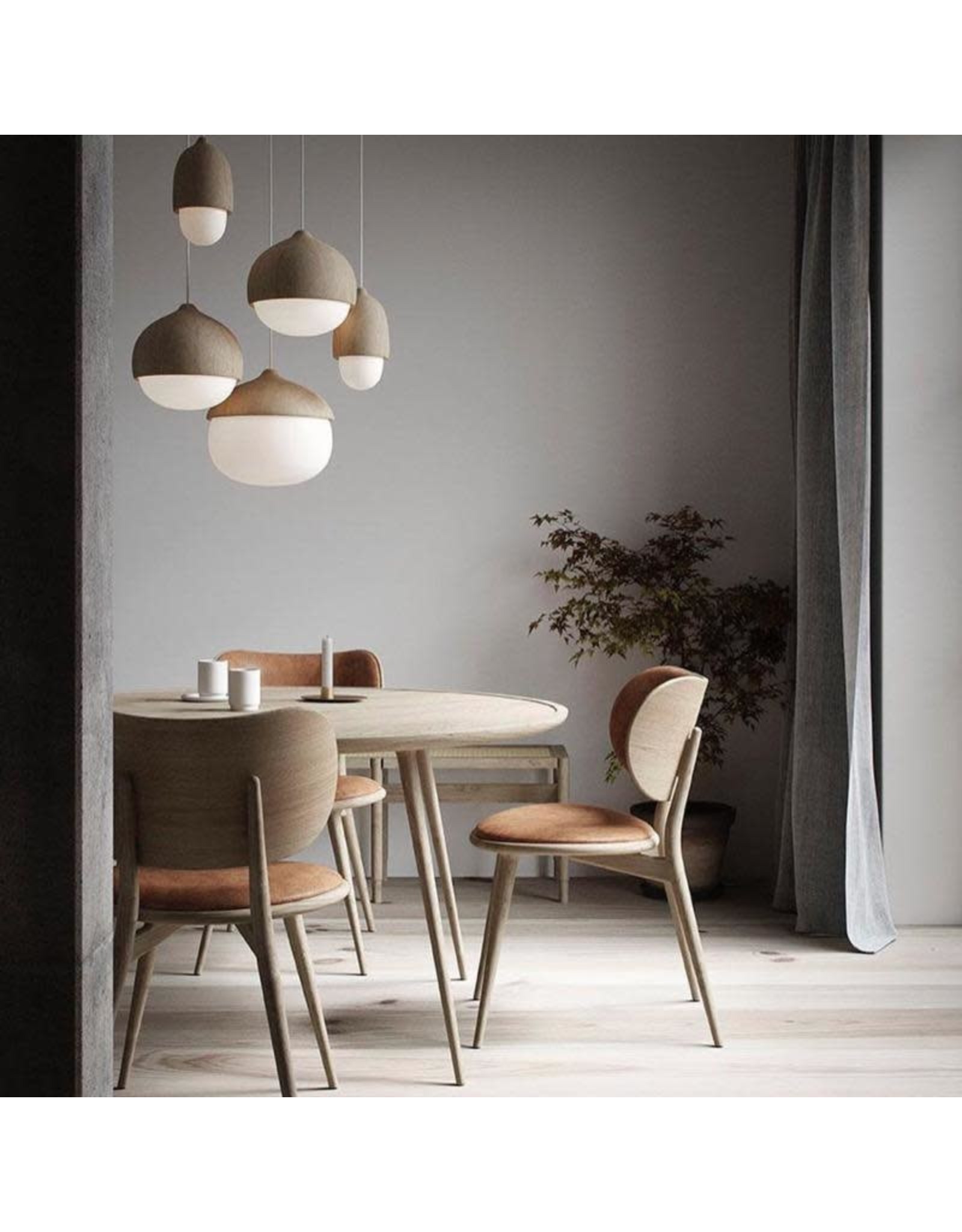 ACCENT DINING TABLE IN MATT LACQUERED OAK WOOD