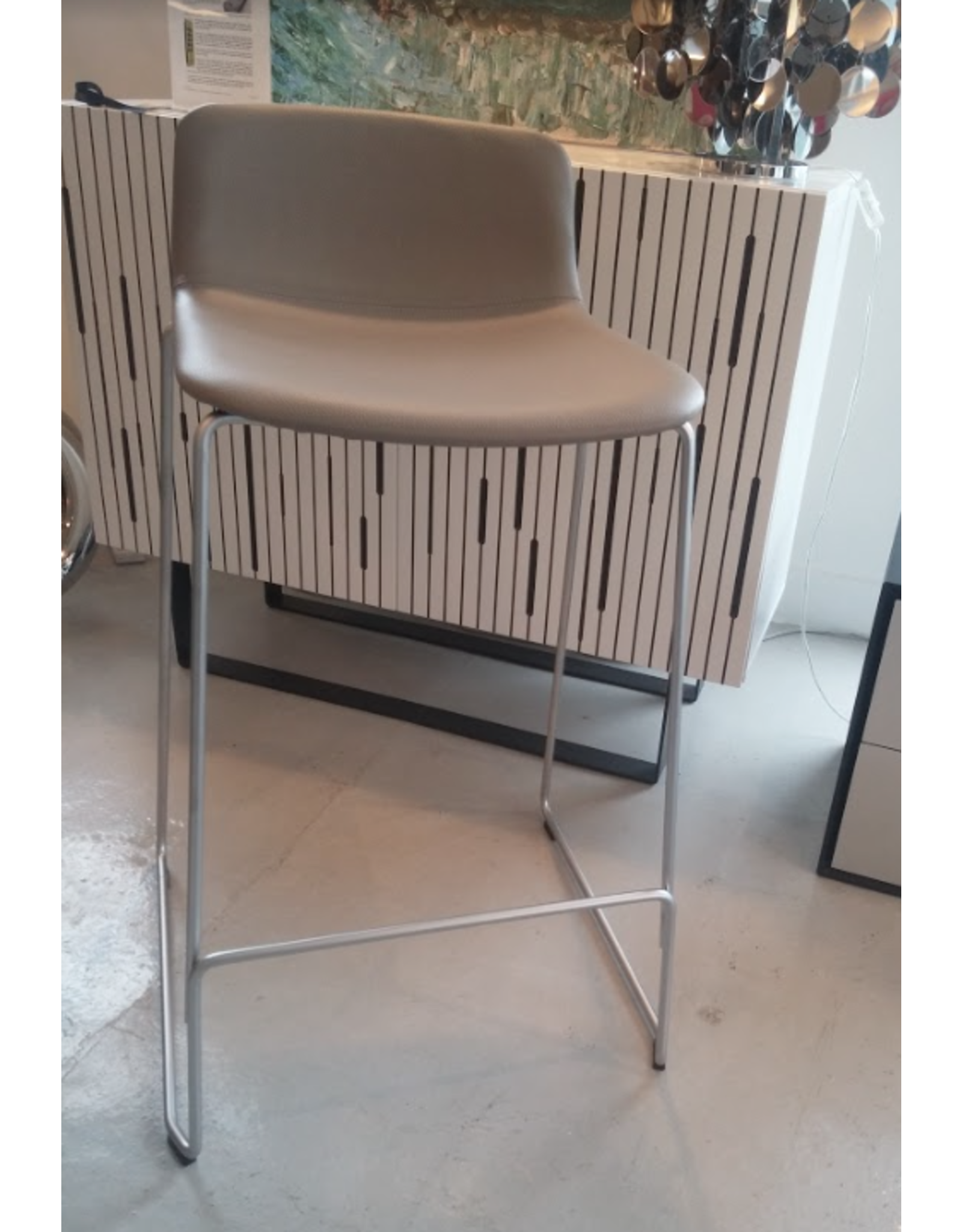 (SHOWROOM ITEM) 4312 PATO COUNTER STOOL IN LEATHER