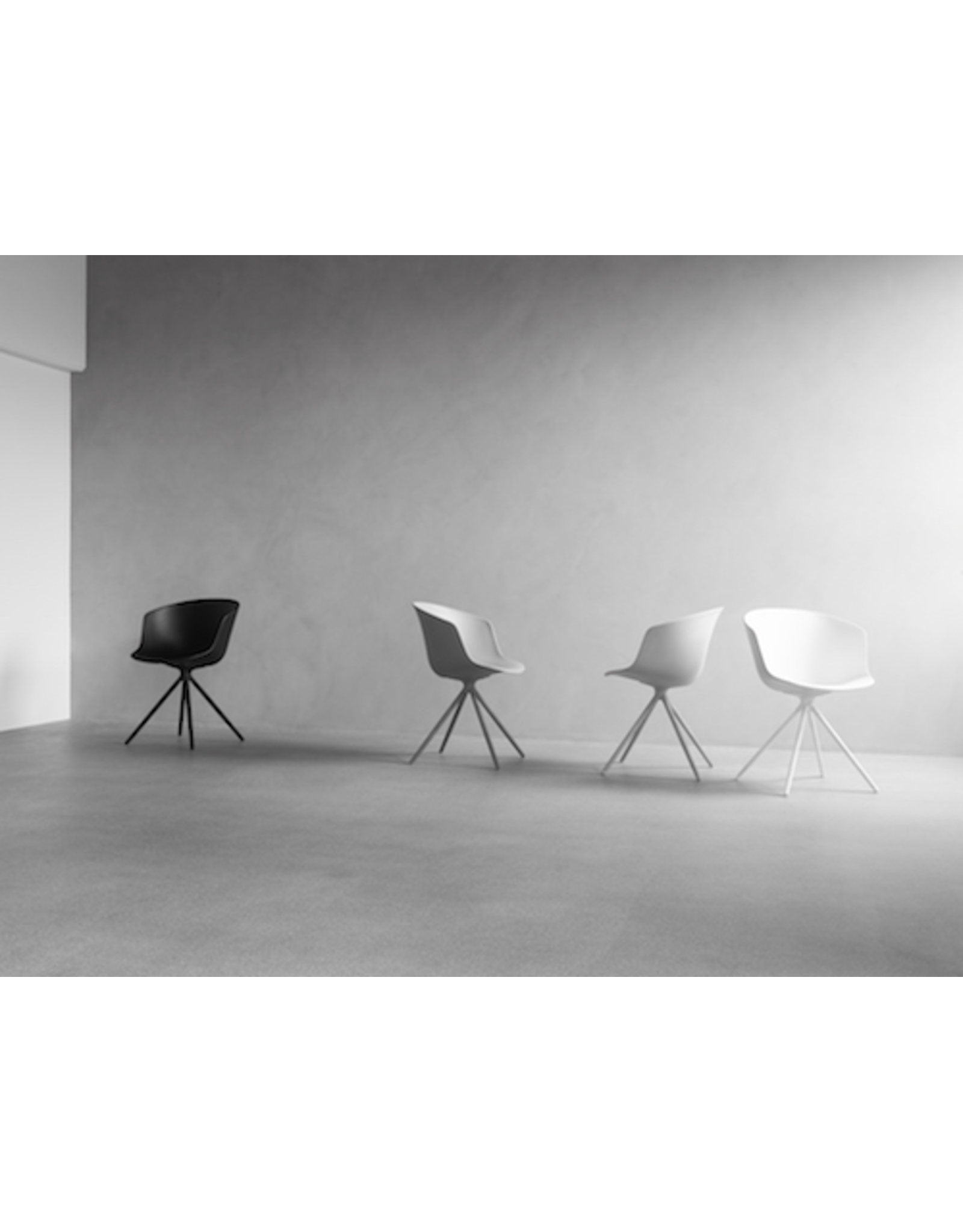 (SHOWROOM ITEM) MONO CHAIR