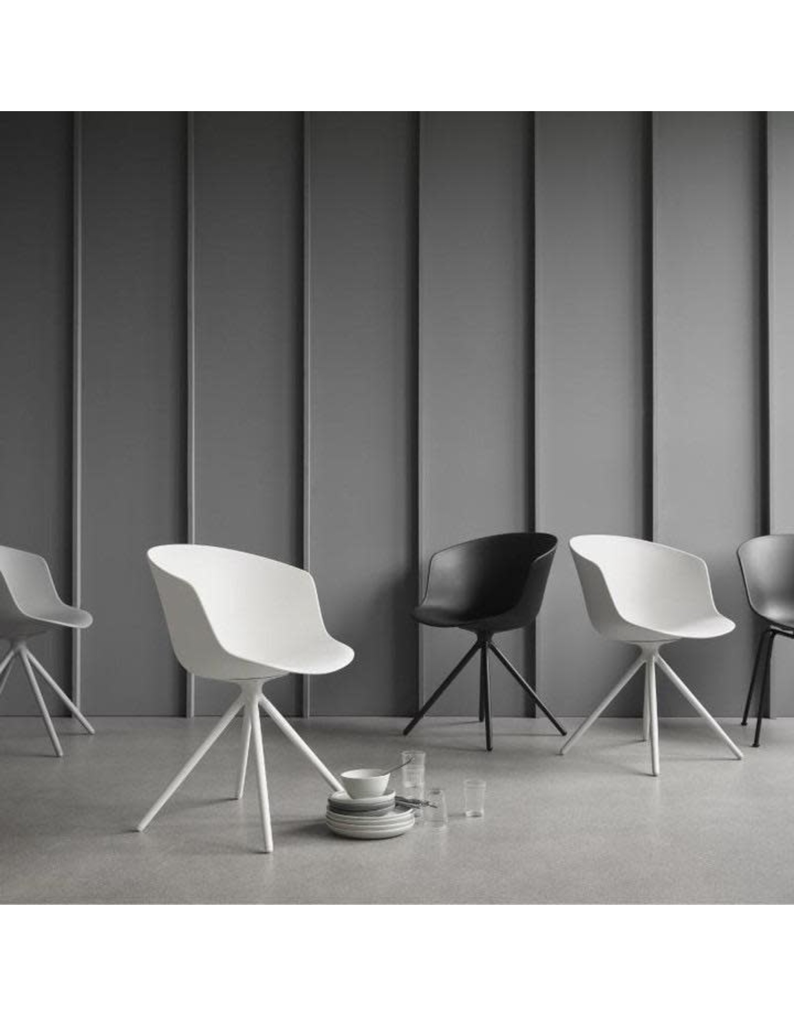 (SHOWROOM ITEM) MONO CHAIR