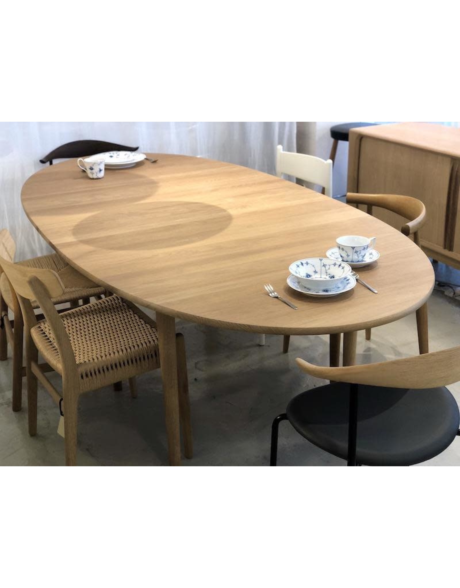 CH339 EXTENDABLE DINING TABLE