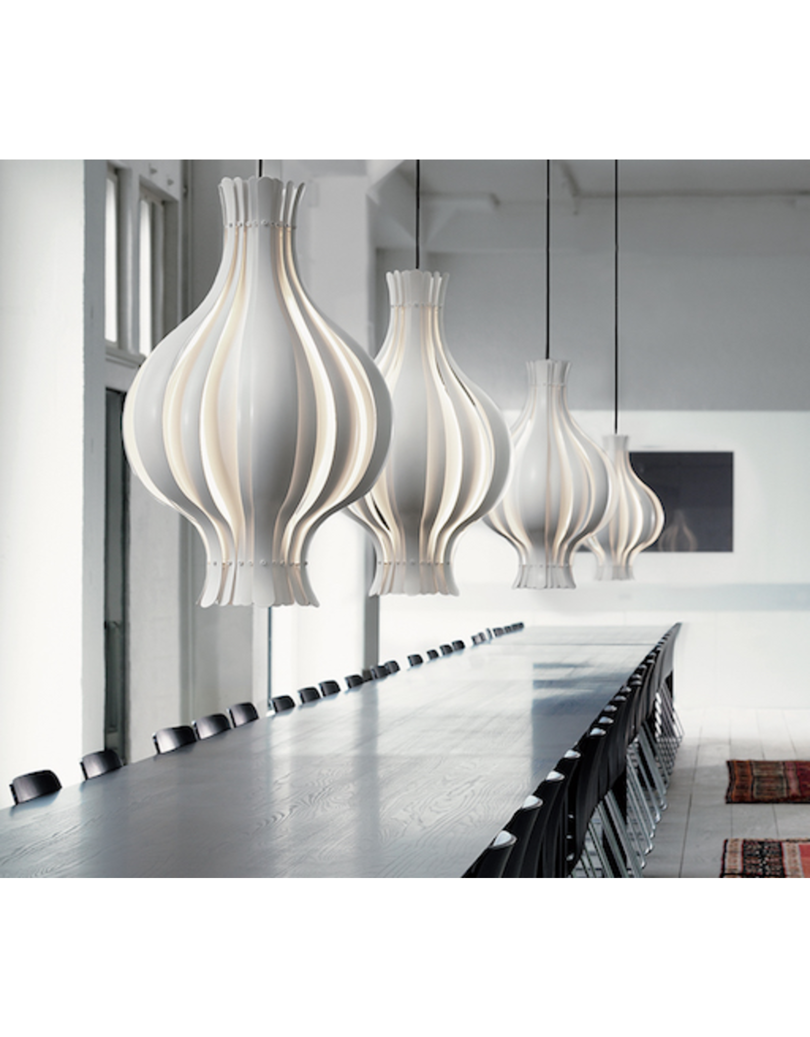 ONION-SHAPED PENDANT LAMP IN WHITE