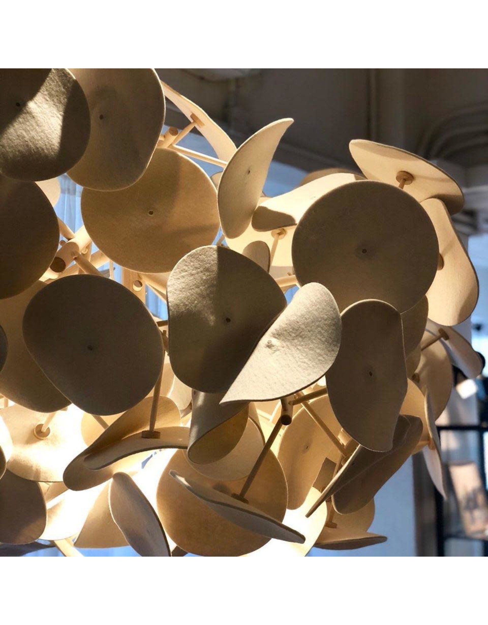 (SHOWROOM ITEM) LEAF LAMP PENDANT