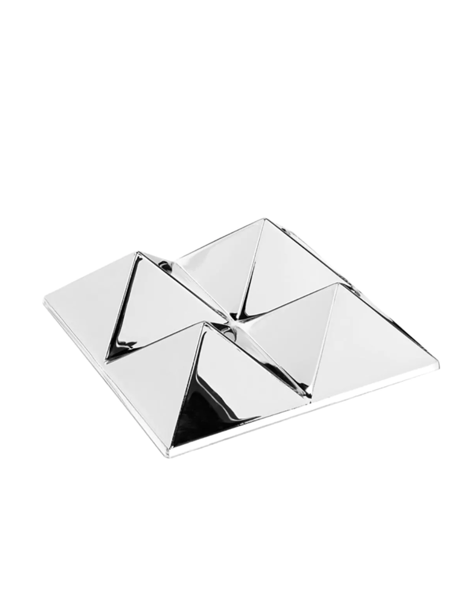 MIRROR SCULPTURE 帶有四個金字塔型的鏡面雕塑