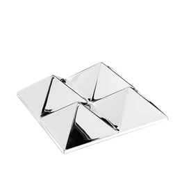 MIRROR SCULPTURE 帶有四個金字塔型的鏡面雕塑