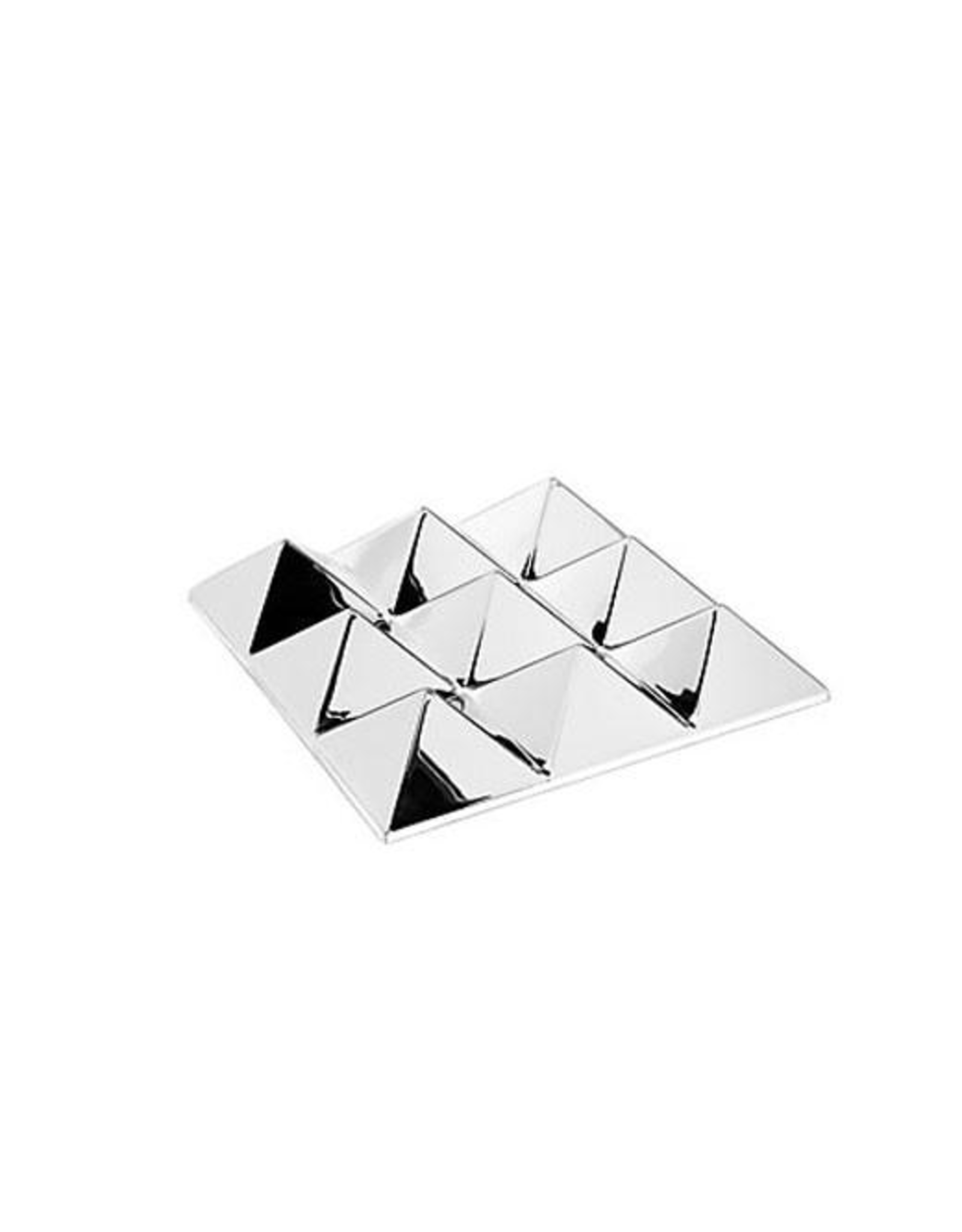 MIRROR SCULPTURE 帶有九個小金字塔型的鏡面雕塑