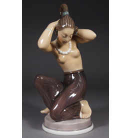 FIGURINE OF ARABIAN GIRL