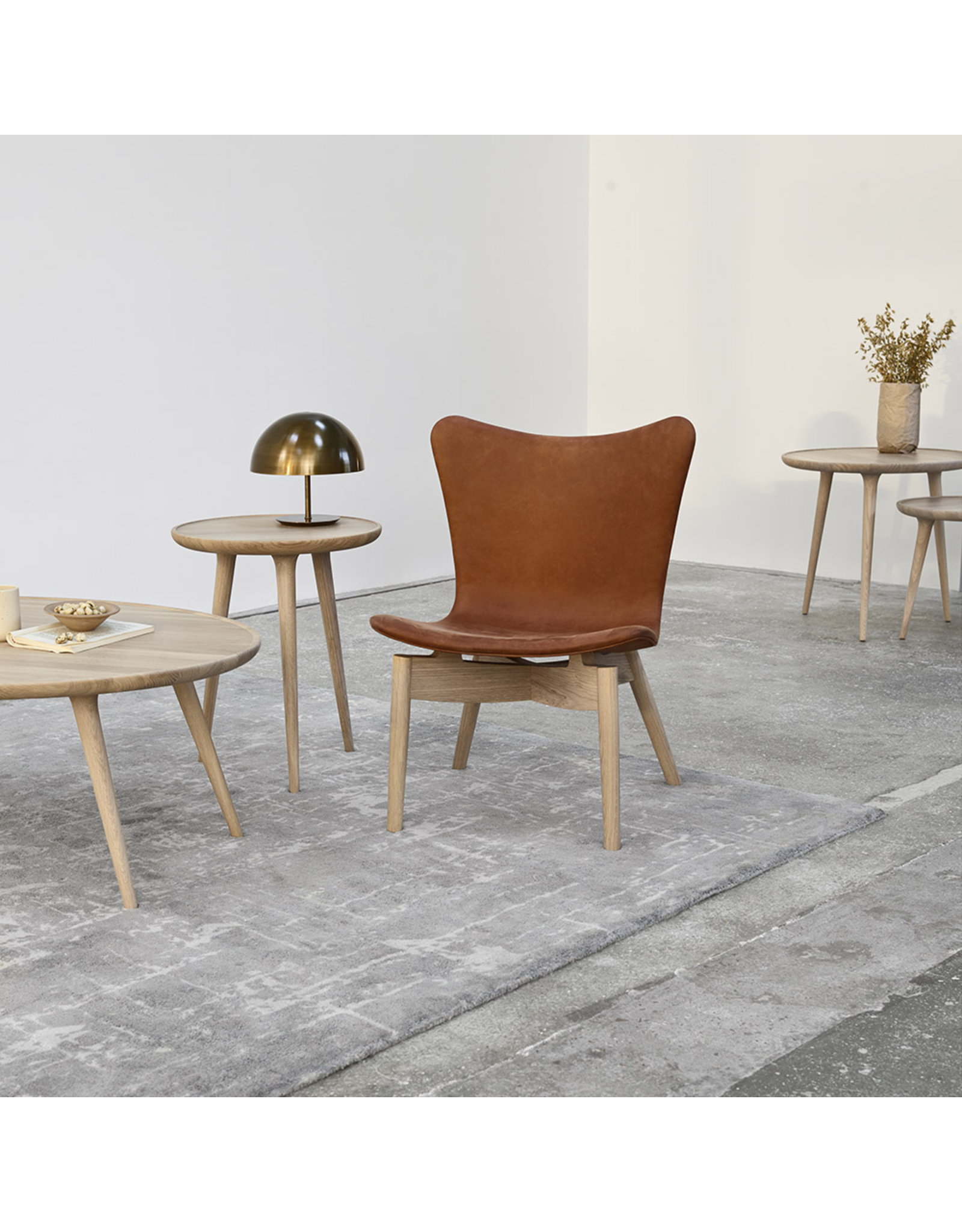 SHELL LOUNGE CHAIR IN SORENSEN DUNES RUST LEATHER