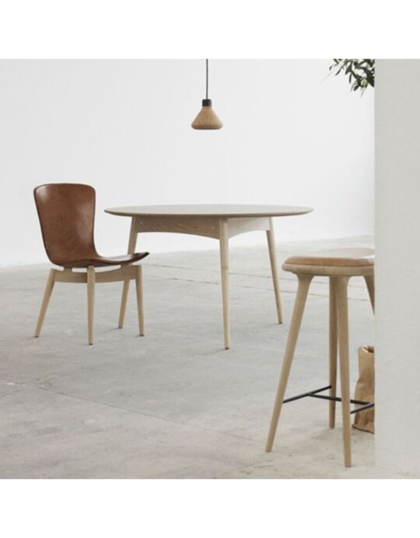 SHELL LOUNGE CHAIR IN SORENSEN DUNES RUST LEATHER