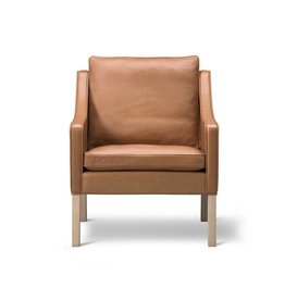 2207 LOUNGE CHAIR UPHOLSTERED IN WALNUT LEATHER