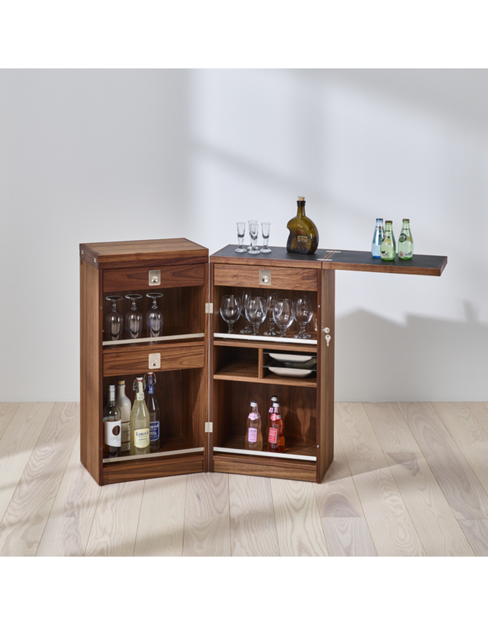 CAPTAIN’S BAR IN WALNUT