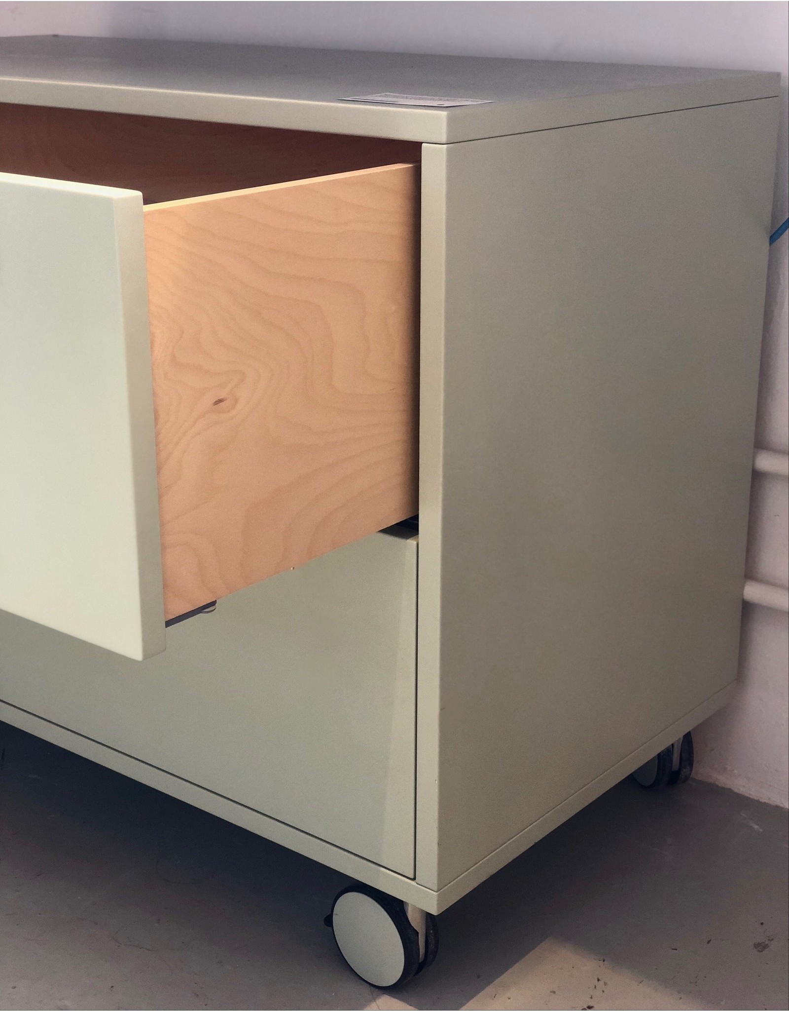 (SHOWROOM ITEM) MAYH22B MAY CHEST OF DRAWERS