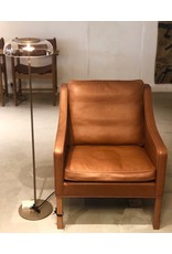 2207 LOUNGE CHAIR UPHOLSTERED IN WALNUT LEATHER