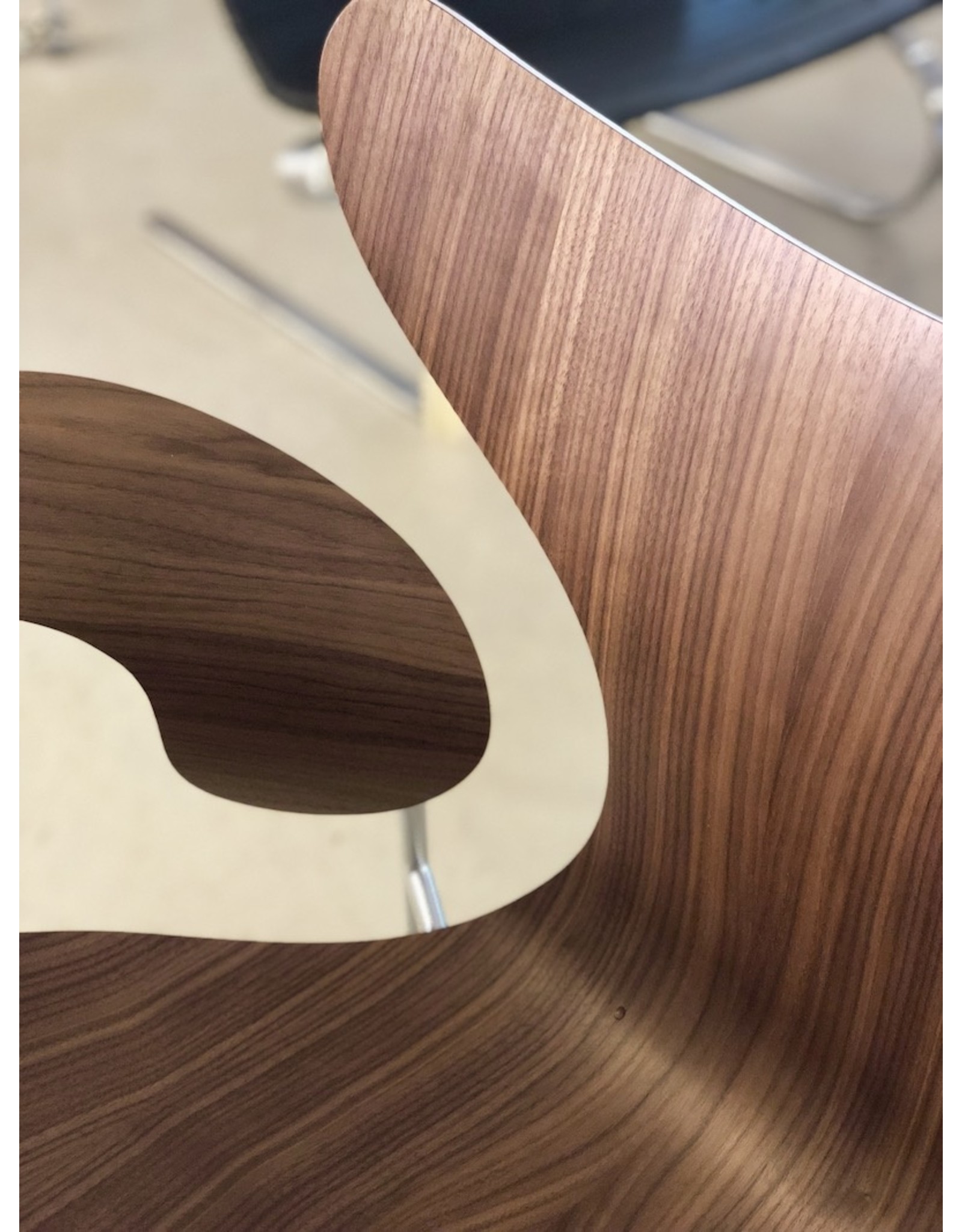 (SHOWROOM ITEM) 3208 LILY 50 ANNIVERSARY ARMCHAIR