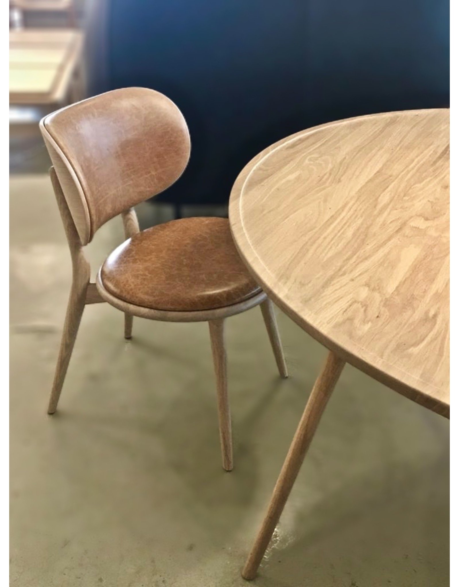 (SHOWROOM ITEM) ACCENT DINING TABLE IN MATT LACQUERED OAK WOOD