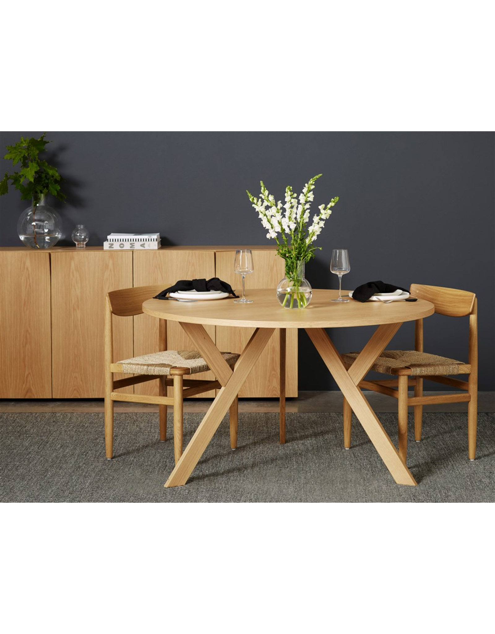 (SHOWROOM ITEM) 3140 YPSILON ROUND DINING TABLE