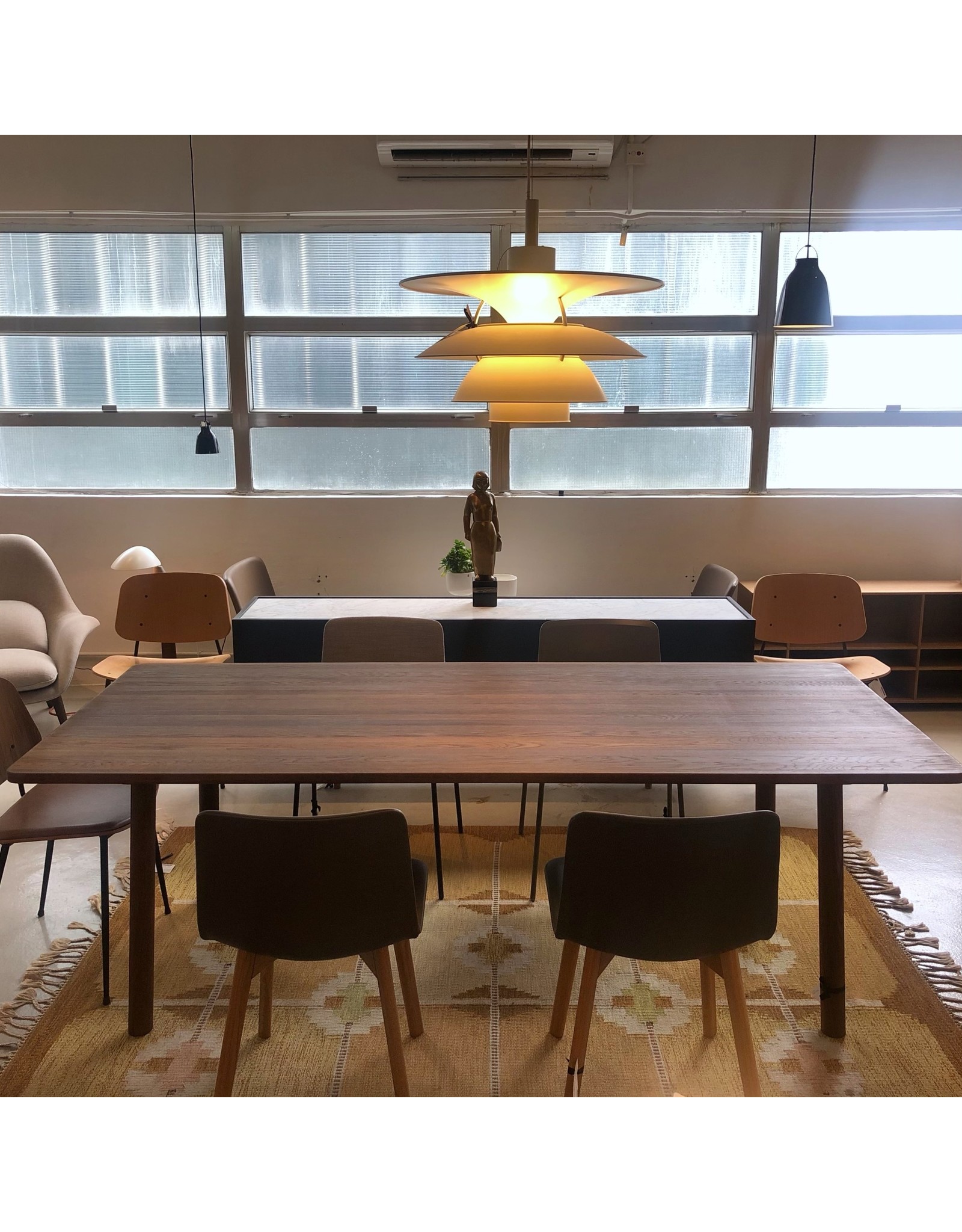 (SHOWROOM ITEM) 6106 TARO DINING TABLE