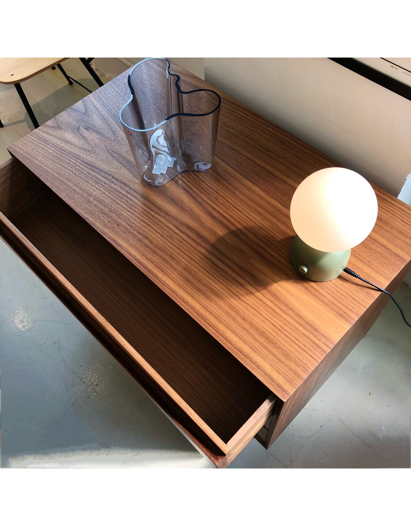 AV04 BEDSIDE TABLE