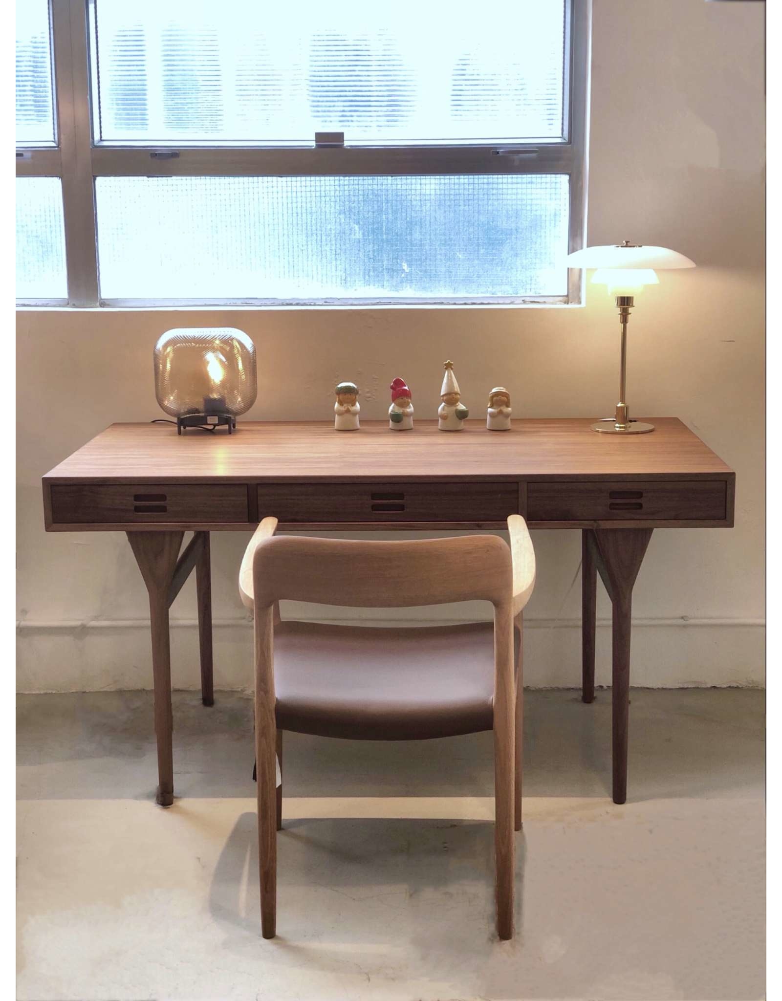 (SHOWROOM ITEM) PH 3½-2½ TABLE LAMP WITH BRASS FINISH