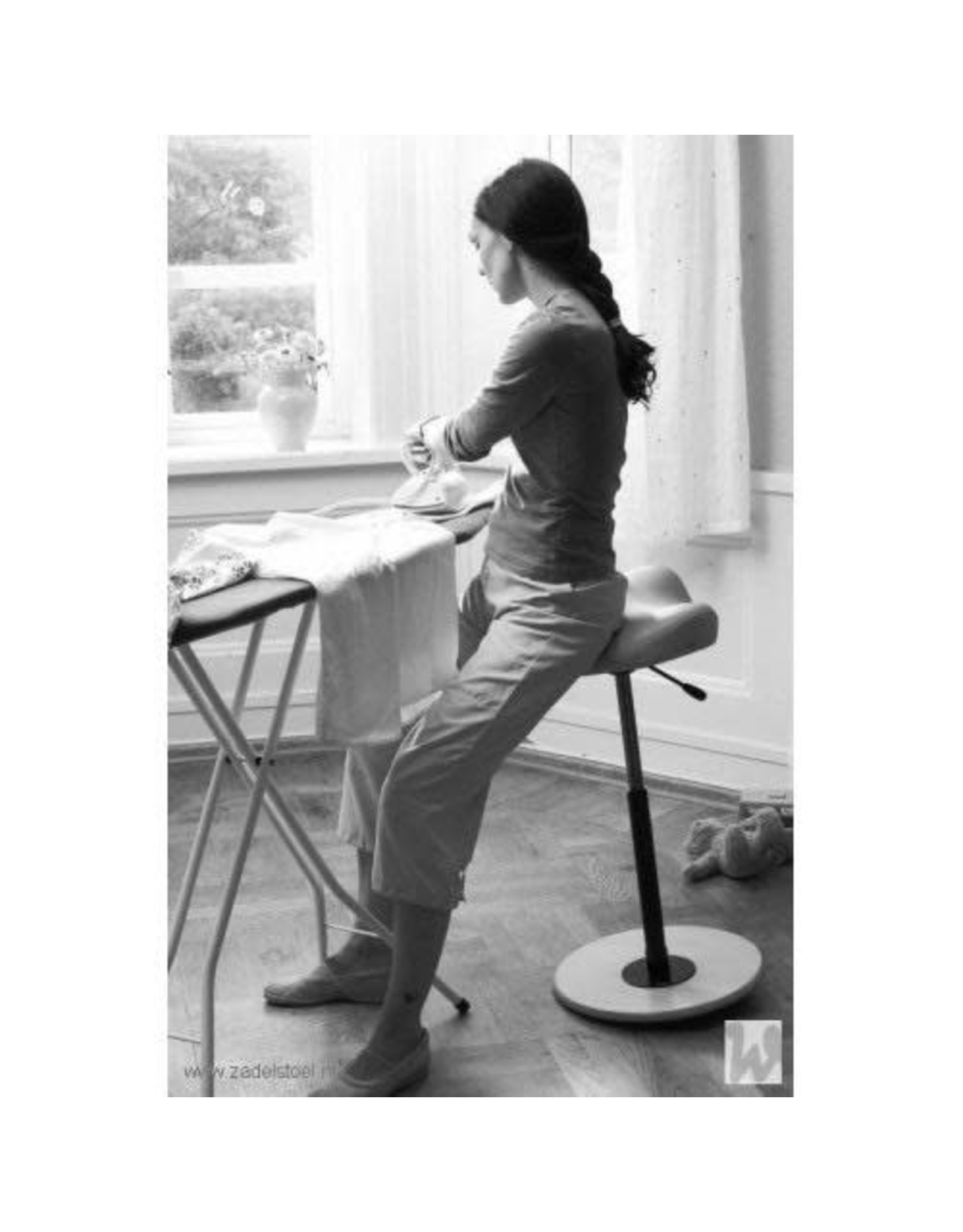 (BARGAIN CORNER) MOVE SMALL HEIGHT ADJUSTABLE STOOL