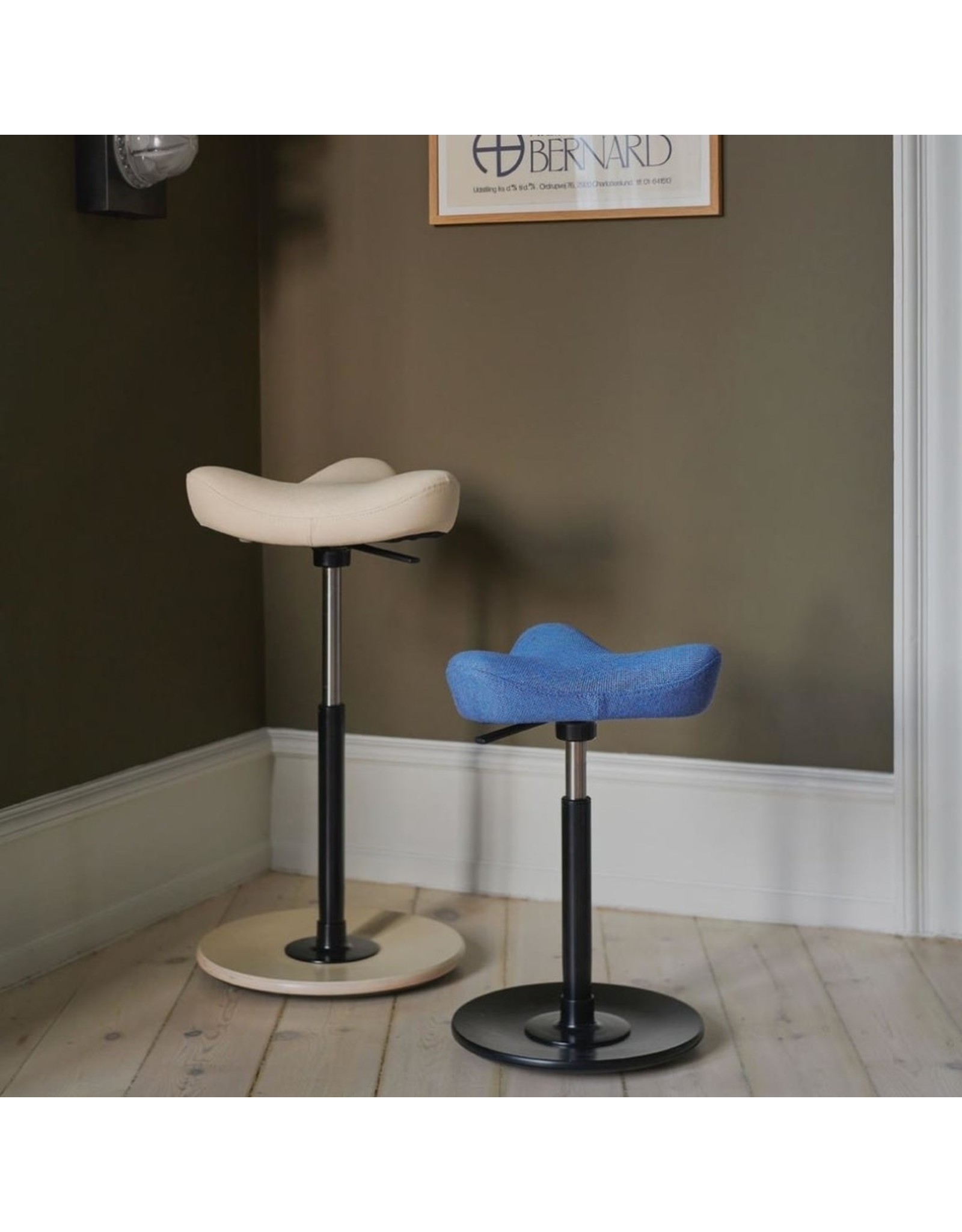 MOVE COMPACT STOOL