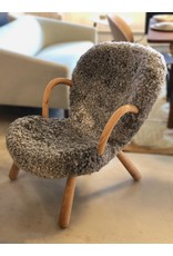 (SHOWROOM ITEM) ARCTANDER CHAIR WITH ARMREST WITH GOTLAND SHEEPSKIN GREY