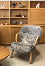ARCTANDER CHAIR WITH ARMREST WITH GOTLAND SHEEPSKIN GREY